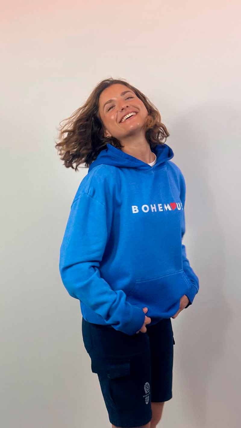 SUDADERA CON CAPUCHA Y X QUE NO AZUL