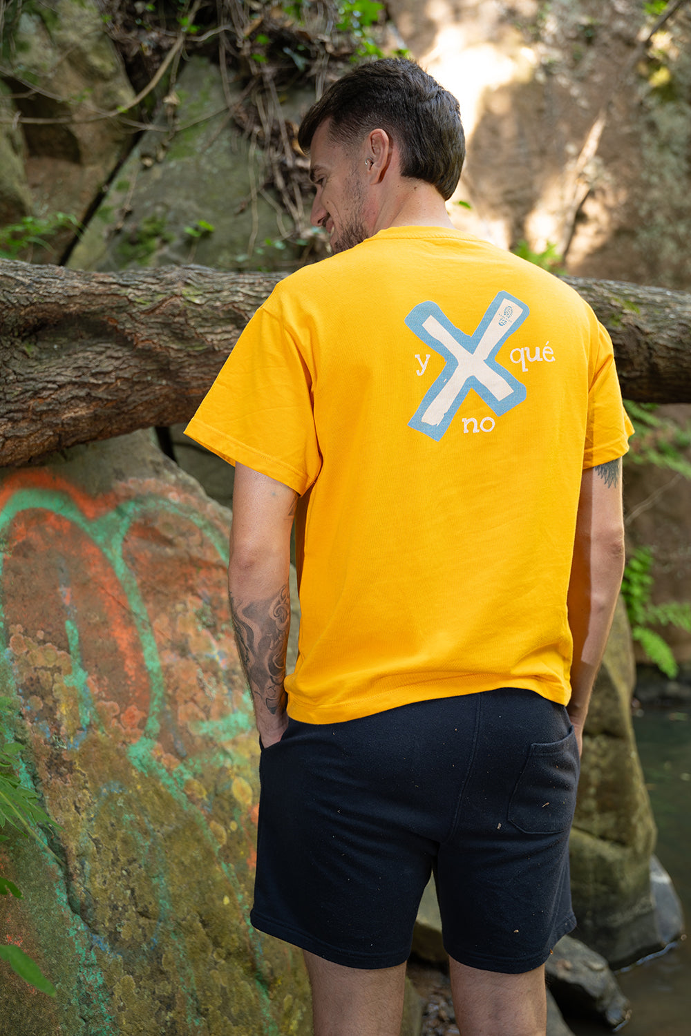 CAMISETA OVERSIZE AMARILLA Y  X QUE NO