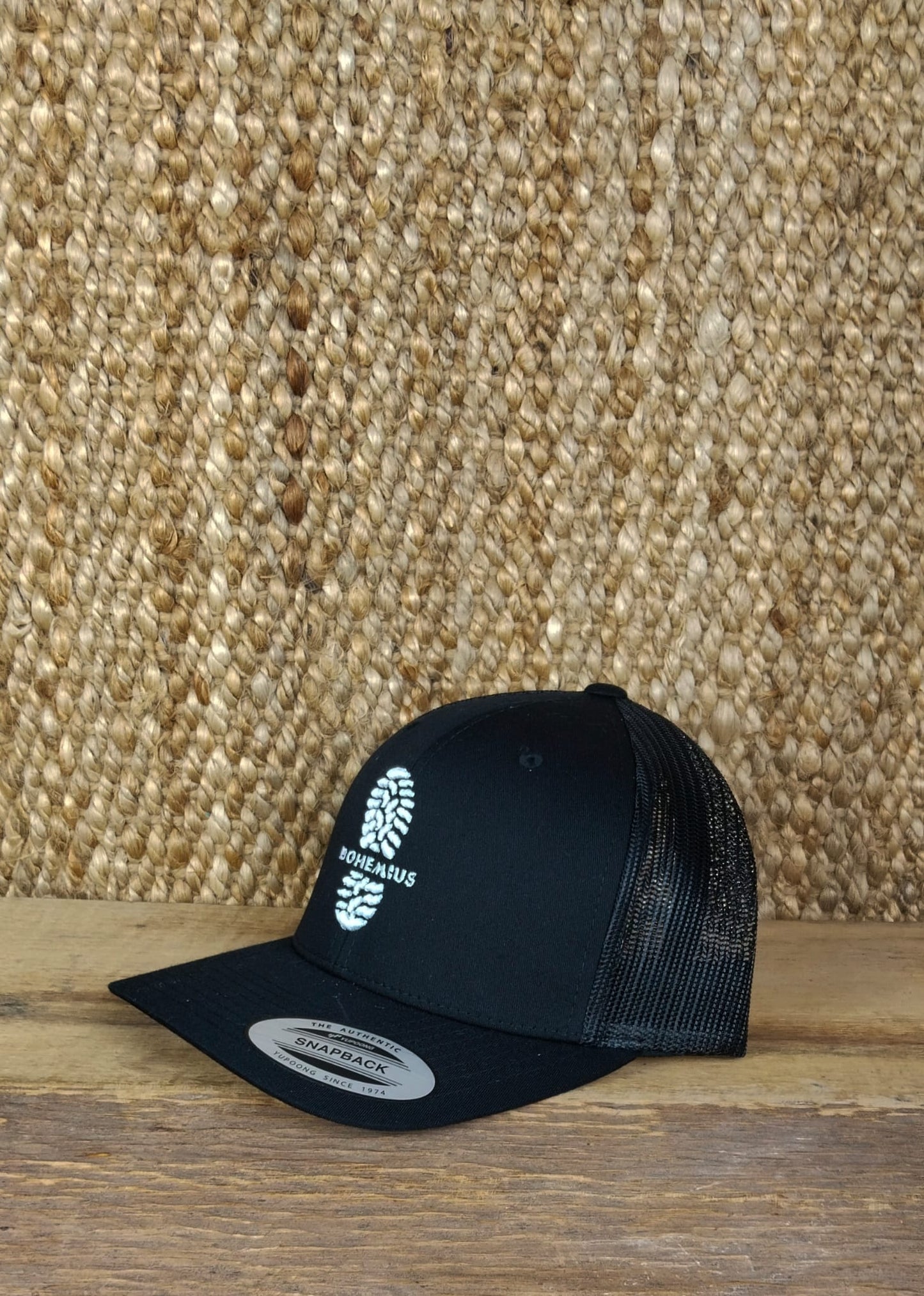GORRA NEGRA BORDADO 3D BLANCO