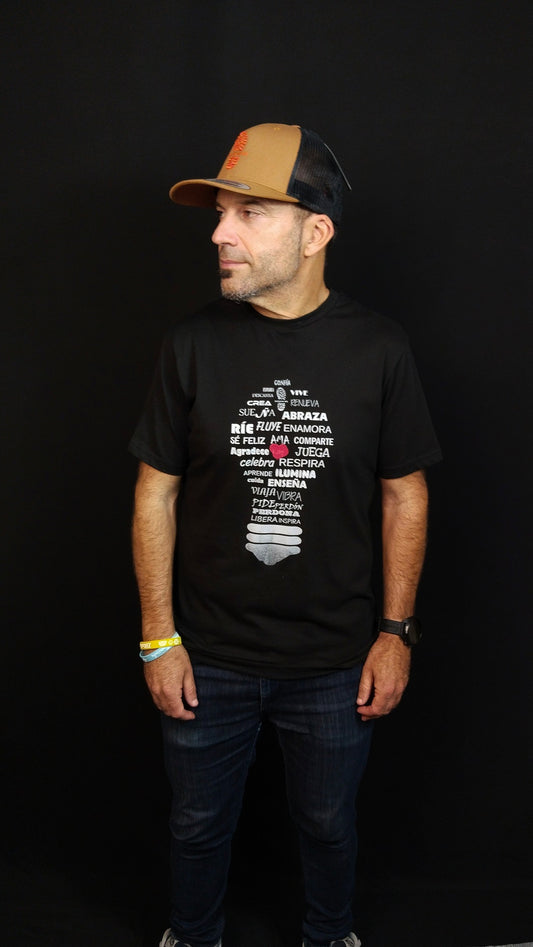 CAMISETA NEGRA ILUMINA