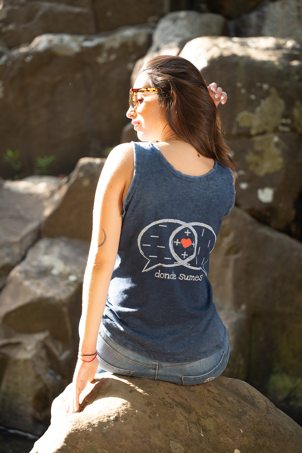 CAMISETA TIRANTES DONDE SUMES AZUL MARINO