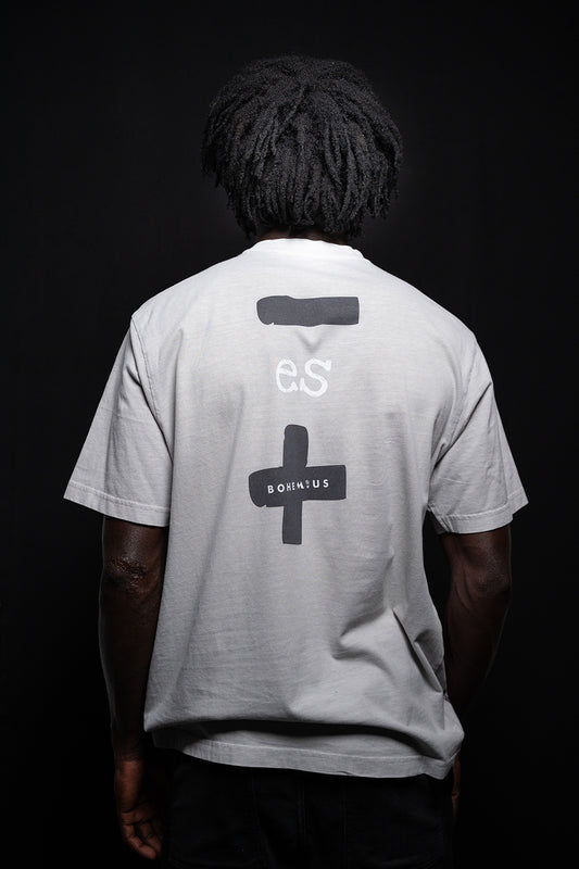 CAMISETA BOHEMIUS MENOS ES MAS
