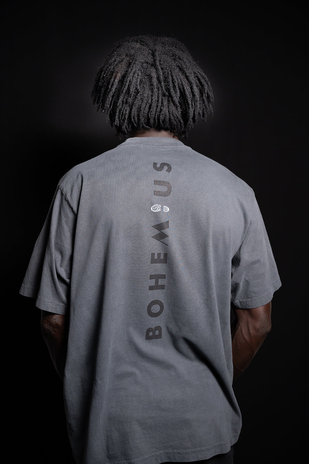 CAMISETA NEGRA BOHEMIUS VERTICAL