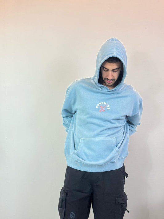 SUDADERA CON CAPUCHA CELESTE GLOBO ROJO