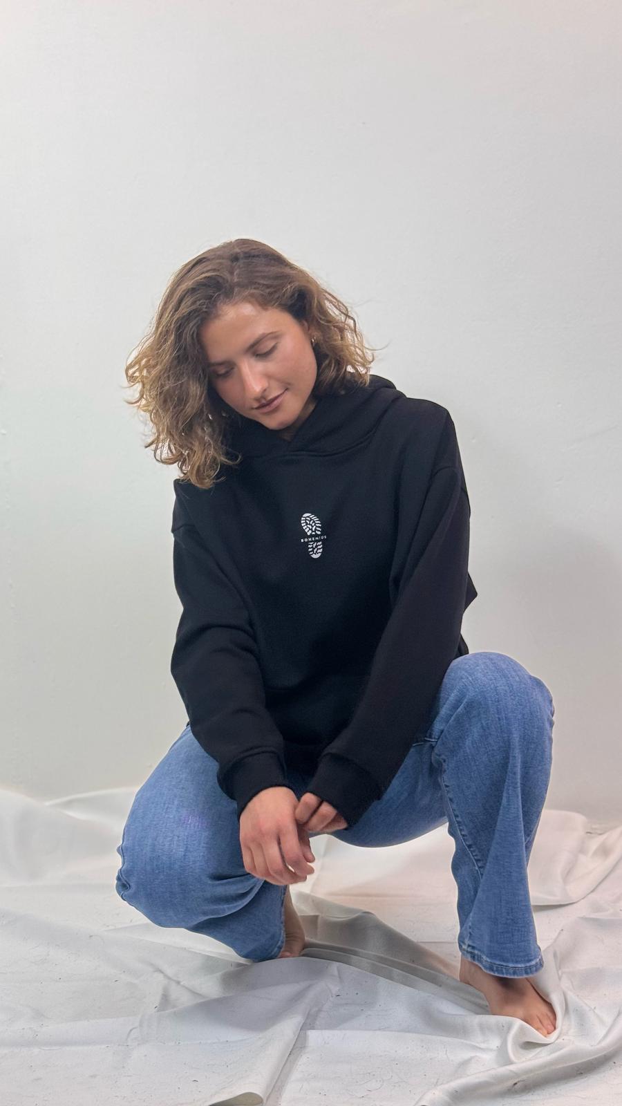 SUDADERA NEGRA CON CAPUCHA PREMIUM