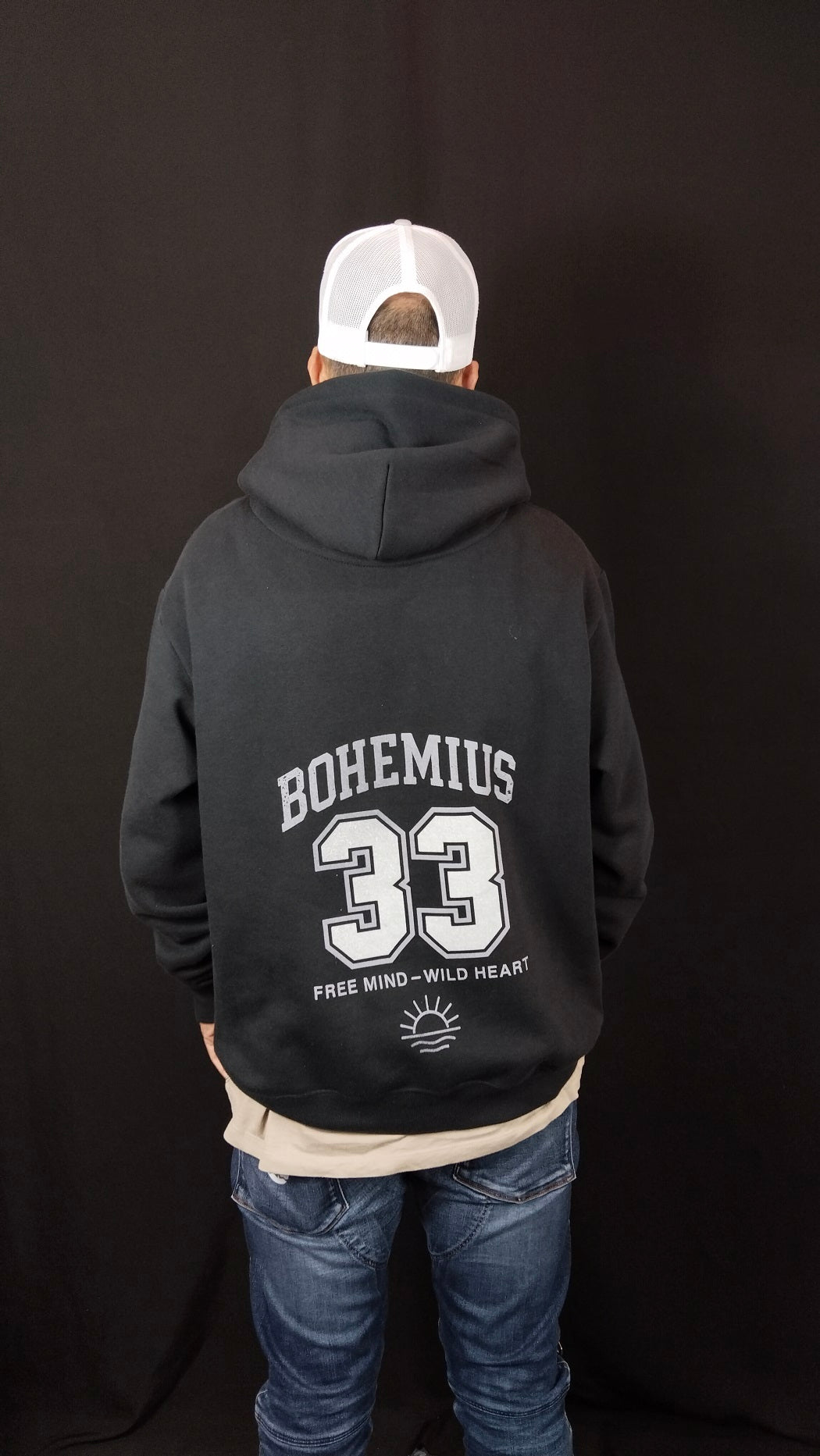 SUDADERA NEGRA 33 BLANCO