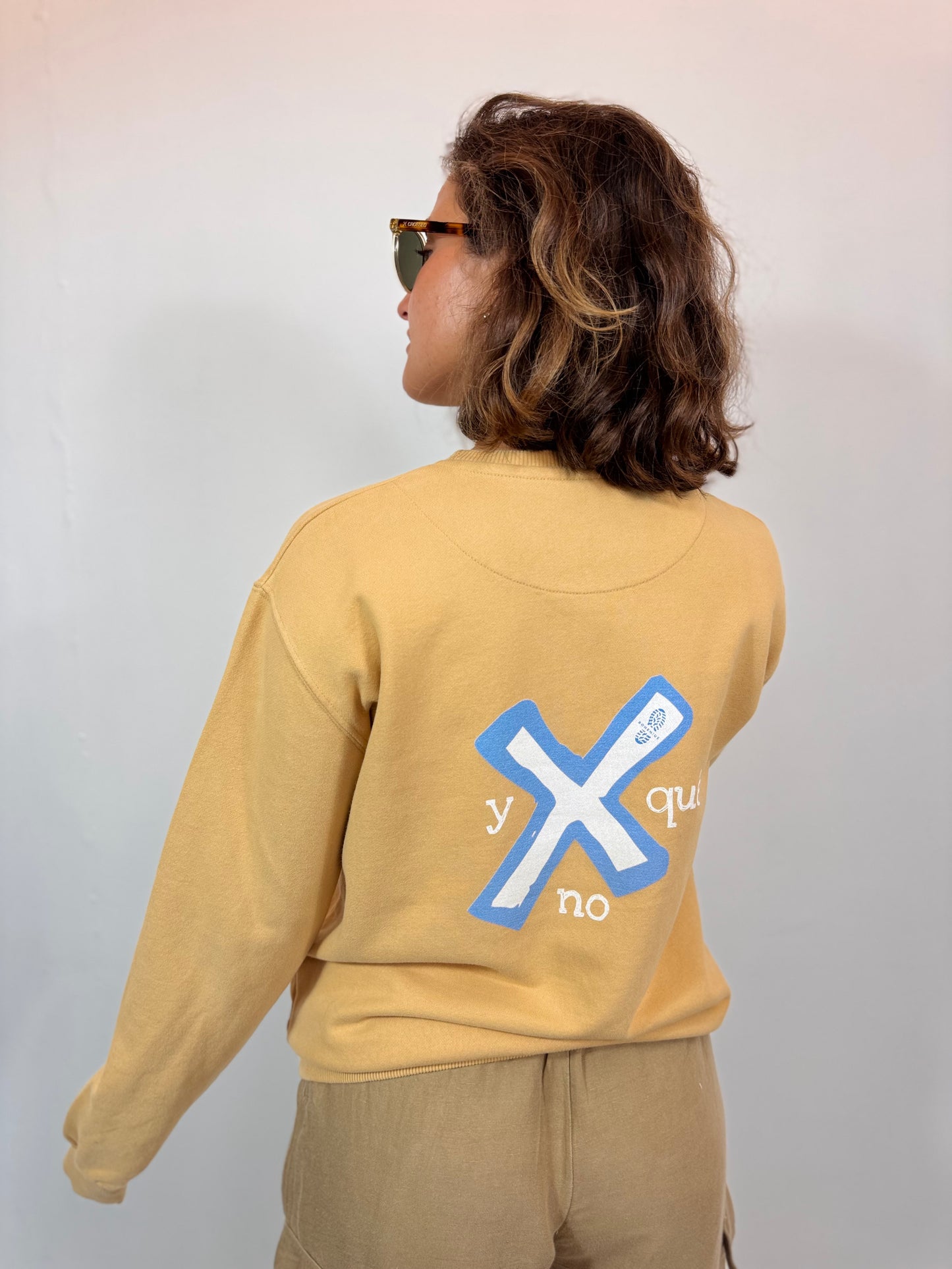SUDADERA MOSTAZA Y X QUE NO